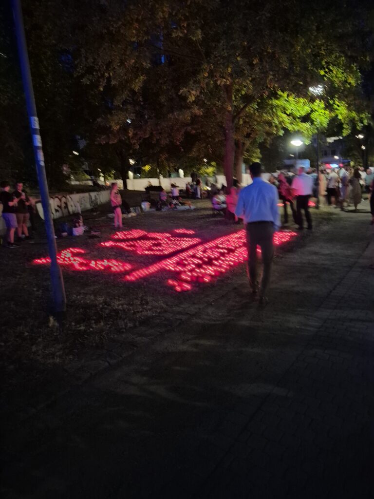 So sehen ein teil der gelegten Bilder aus 30000 Kerzen